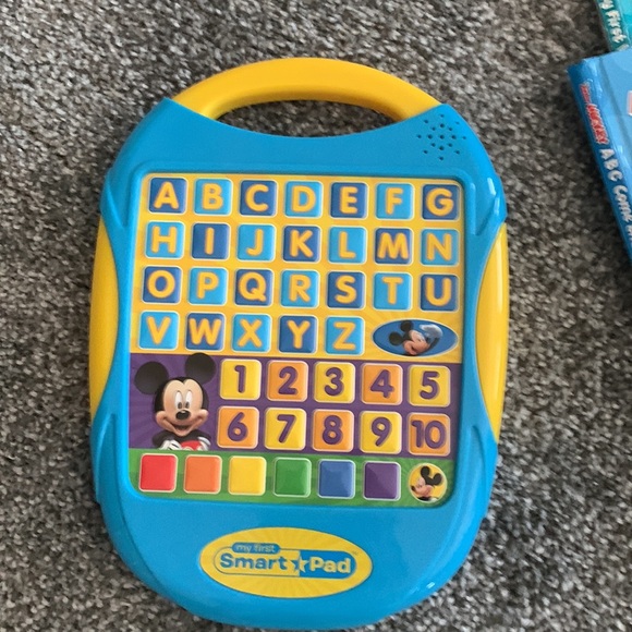 Seven books and Mickey Smart Pad - Picture 5 of 12